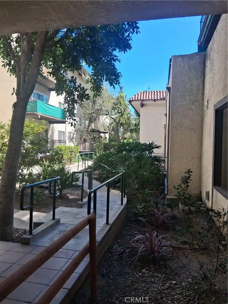 Condo for sale at 5640 White Oak Ave #C216, Encino, CA 91316 | MLS# CV26217778