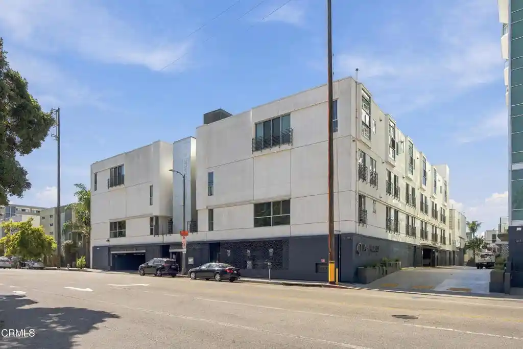 Listing Photo 1 - Condo for sale in 3119 Via Dolce located at 3119 Via Dolce, Marina Del Rey, CA 90292 - Unit #302