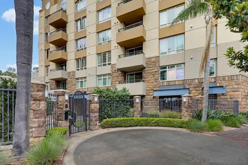 Listing Photo 2 - Condo for sale in 1480 Broadway located at 1480 Broadway, San Diego, CA 92101 - Unit #2420