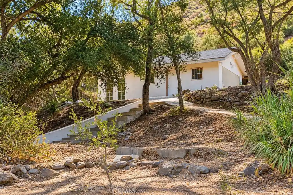 Photo 3 of Single family home for sale at 864 W Carlisle Rd, Thousand Oaks, CA 91361 | MLS# PW26208077 | Listing updated on 2026-10-30