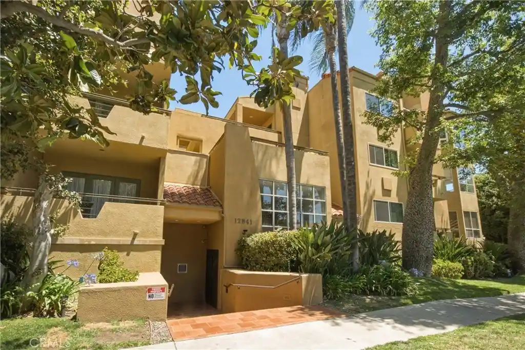 Condo for sale at 12841 Bloomfield St #104, Studio City, CA 91604 | MLS# SR26217467