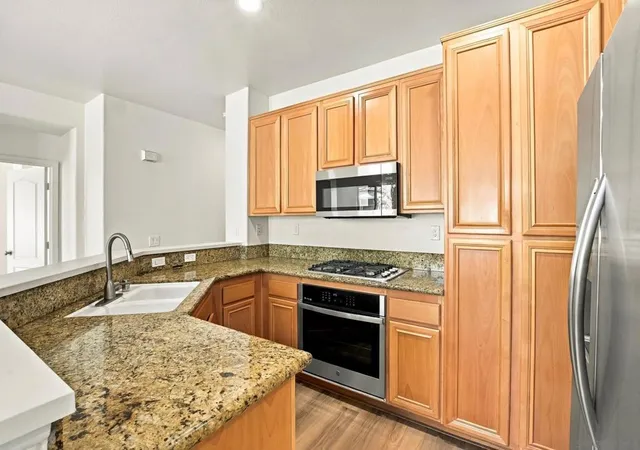 Listing Photo 5 - Condo for sale in building located at 2072 Aviata Rd, Chula Vista, CA 91914 - Unit #66