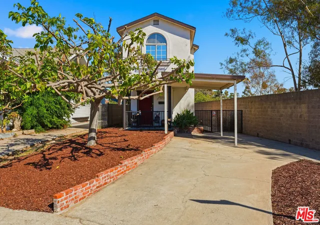 Photo 3 of Single family home for sale at 2216 5th Avenue, Los Angeles, CA 90018 | MLS# 26997901 | Listing updated on 2026-10-07