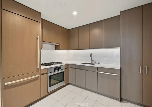Listing Photo 1 - Condo for sale in building located at 889 Francisco St, Los Angeles, CA 90017 - Unit #2910