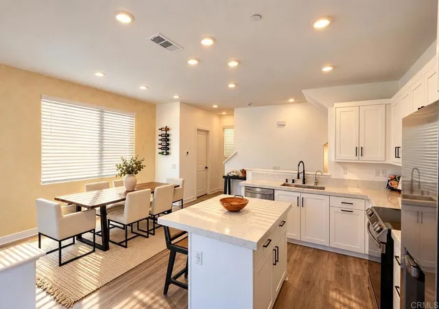 Listing Photo 2 - Condo for sale in building located at 812 Makani St, Chula Vista, CA 91911 - Unit #2