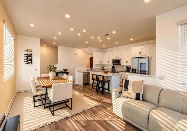 Listing Photo 4 - Condo for sale in building located at 812 Makani St, Chula Vista, CA 91911 - Unit #2