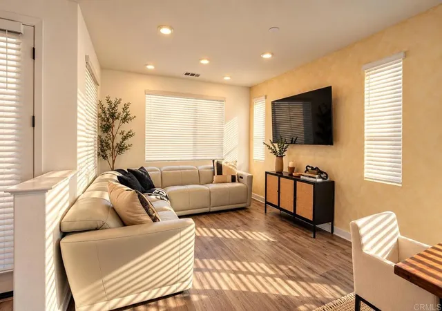 Listing Photo 5 - Condo for sale in building located at 812 Makani St, Chula Vista, CA 91911 - Unit #2
