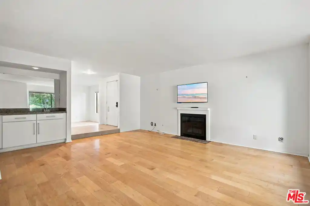 Condo for sale at 285 Rosemont Ave, Pasadena, CA 91103 | MLS# 26997653
