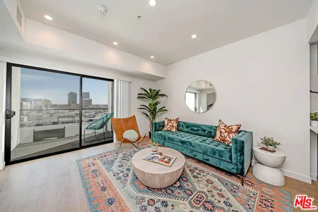 Condo for sale at 321 Oxford Ave #PH6, Los Angeles, CA 90020 | MLS# 26997927