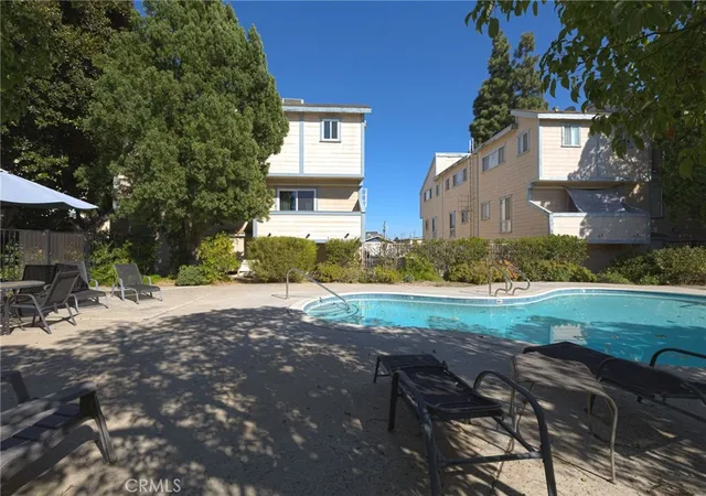 Photo 23 of Condo for sale at 9933 Independence #B, Chatsworth, CA 91311 | MLS# BB26218022 | Listing updated on 2026-10-11