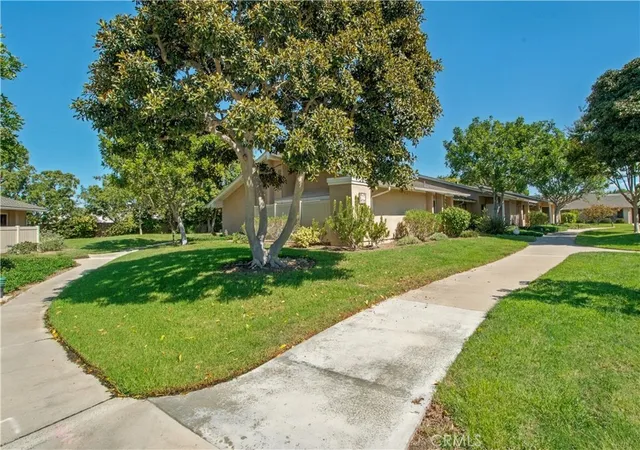 Photo 2 of Condo for sale at 8565 Sierra Cir #916A, Huntington Beach, CA 92646 | MLS# OC26216726 | Listing updated on 2026-10-11