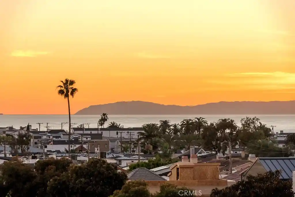 Photo 1 of Sale Pending at 3501 Daffodil Ave #16, Corona Del Mar, CA 92625 | MLS# NP26211067 | Listing updated on 2026-10-27