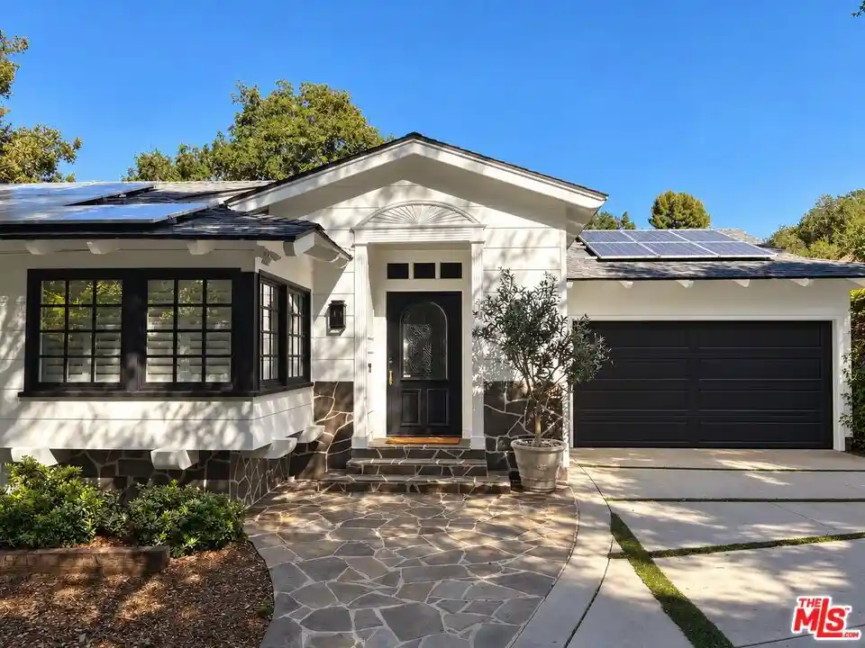Photo 1 of Single family home for sale at 16822 Escalon Dr, Encino, CA 91436 | MLS# 26997439 | Listing updated on 2026-10-17