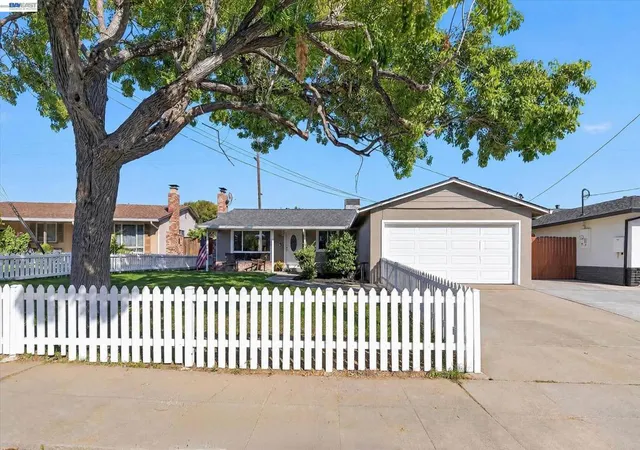 Photo 2 of Single family home for sale at 1472 El Dorado Dr, Livermore, CA 94550 | MLS# 41150473 | Listing updated on 2026-10-10