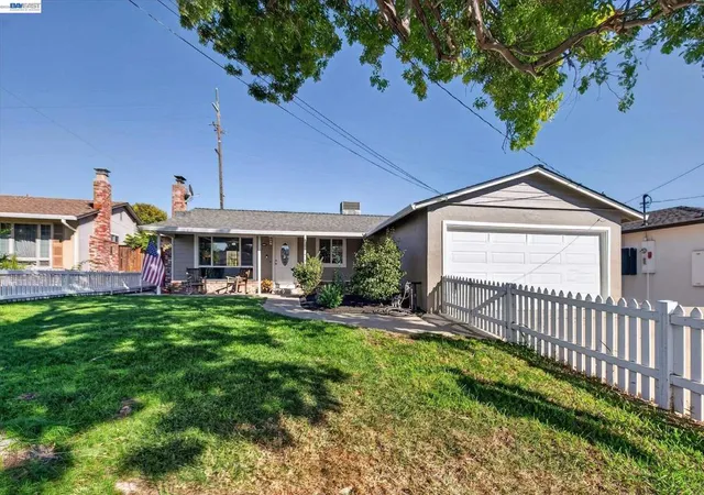 Photo 3 of Single family home for sale at 1472 El Dorado Dr, Livermore, CA 94550 | MLS# 41150473 | Listing updated on 2026-10-10