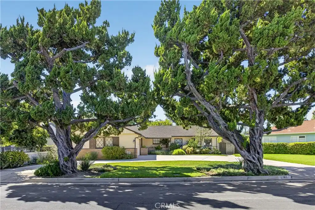 Photo 1 of Single family home for sale at 5961 Hillview Park, Van Nuys, CA 91401 | MLS# SR26217859 | Listing updated on 2026-10-27