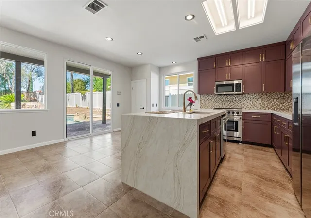 Photo 3 of Single family home for sale at 976 Hemingway, Corona, CA 92878 | MLS# IG26218164 | Listing updated on 2026-10-12