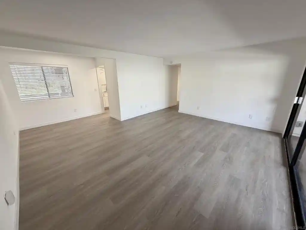 Listing Photo 2 - Condo for sale in 376 Ctr St located at 376 Ctr St, Chula Vista, CA 91910 - Unit #154