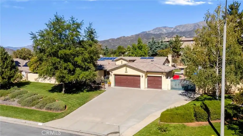 Single family home for sale at 13920 Meadow View Ln, Yucaipa, CA 92399 | MLS# IG26217174