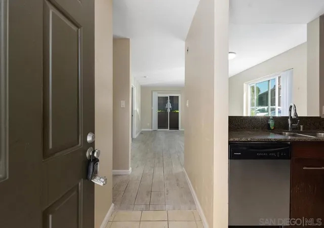 Listing Photo 4 - Condo for sale in building located at 7425 Charmant Dr, San Diego, CA 92122 - Unit #2601