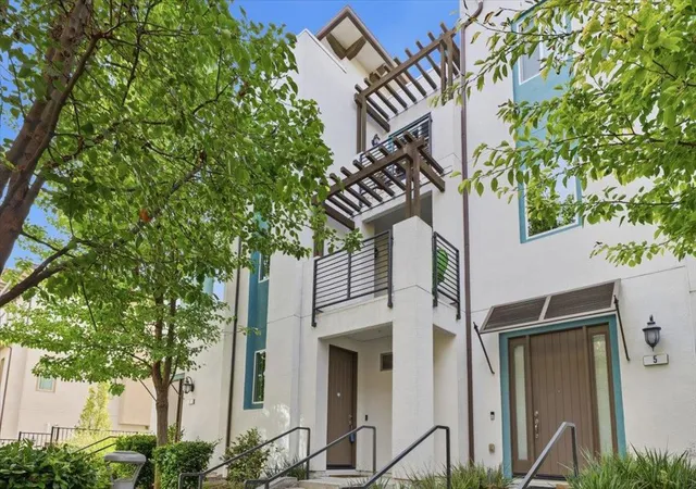 Photo 1 of Townhouse for sale at 192 William Manly St #6, San Jose, CA 95136 | MLS# ML82061078 | Listing updated on 2026-10-12