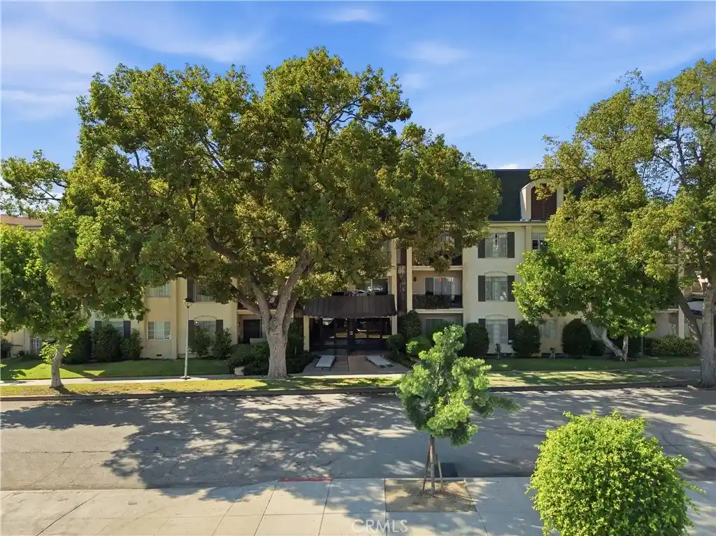 Listing Photo 1 - Condo for sale in 215 N Kenwood St located at 215 N Kenwood St, Glendale, CA 91206 - Unit #303