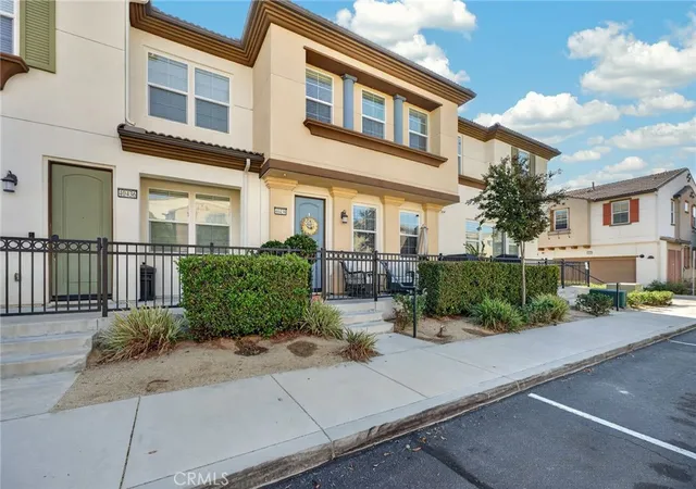 Photo 1 of Townhouse for sale at 40438 Calle Real, Murrieta, CA 92563 | MLS# DW26218263 | Listing updated on 2026-10-10