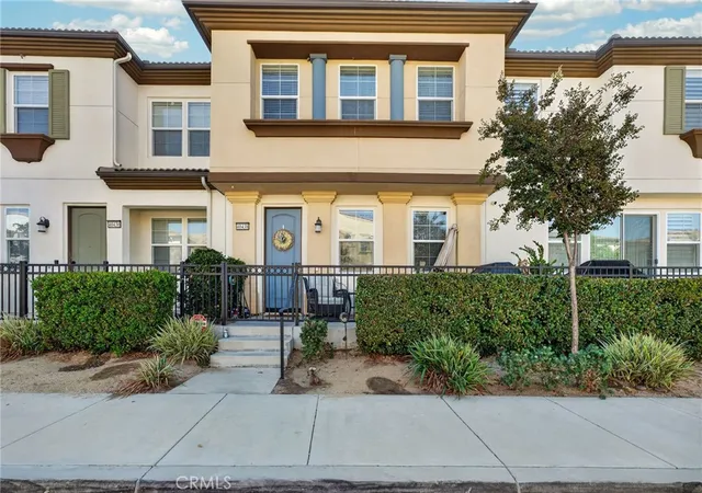 Photo 2 of Townhouse for sale at 40438 Calle Real, Murrieta, CA 92563 | MLS# DW26218263 | Listing updated on 2026-10-10