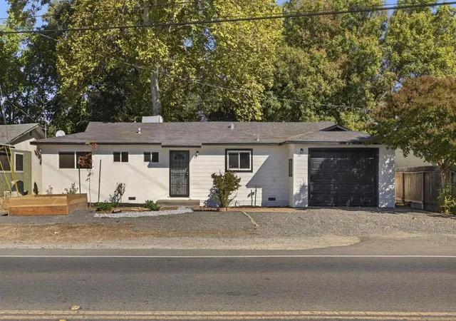 Photo 2 of Single family home for sale at 996 E Eaton Rd, Chico, CA 95973 | MLS# 260024361SD | Listing updated on 2026-10-07