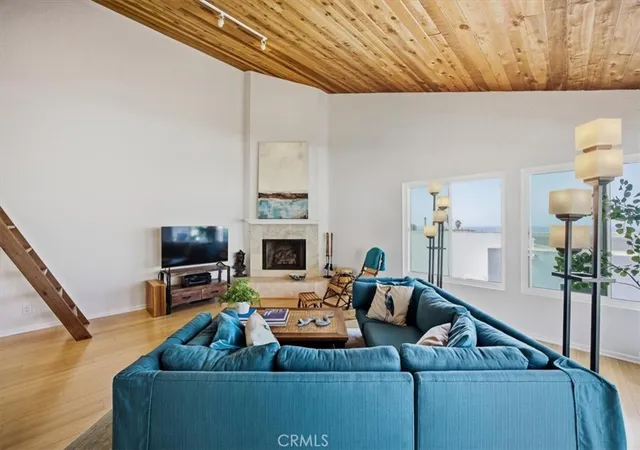 Photo 3 of Townhouse for sale at 941 1st Street, Hermosa Beach, CA 90254 | MLS# SB26196536 | Listing updated on 2026-10-11