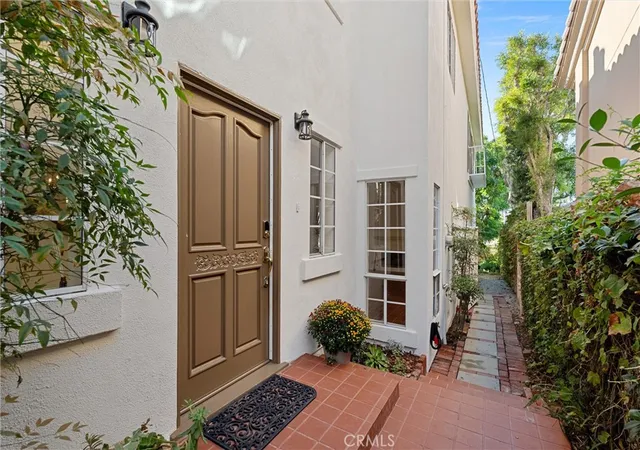 Photo 3 of Single family home for sale at 646 Ave B, Redondo Beach, CA 90277 | MLS# PV26217002 | Listing updated on 2026-10-11