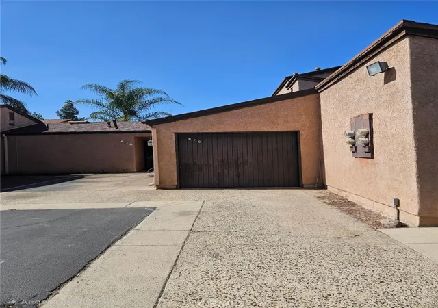 Listing Photo 1 - Condo for sale in building located at 620 Parkview Dr, Lake Elsinore, CA 92530 - Unit #