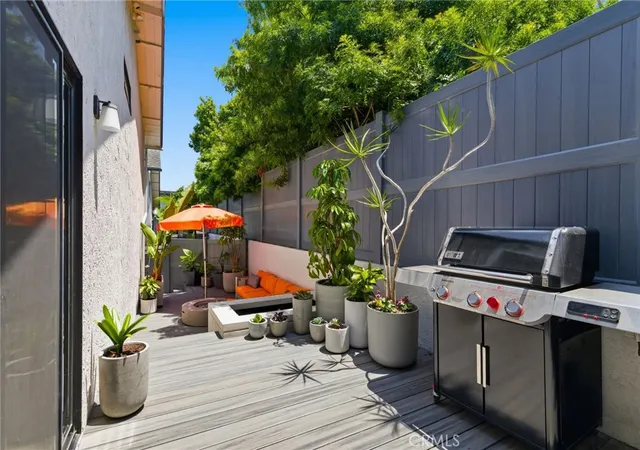 Listing Photo 4 - Condo for sale in building located at 1456 Manhattan Bch Blvd, Manhattan Beach, CA 90266 - Unit #D