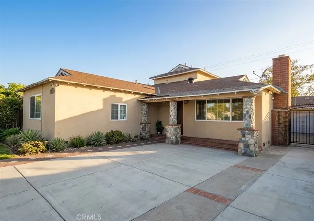 Photo 2 of Single family home for sale at 726 S Halladay St, Santa Ana, CA 92701 | MLS# OC26218274 | Listing updated on 2026-10-08