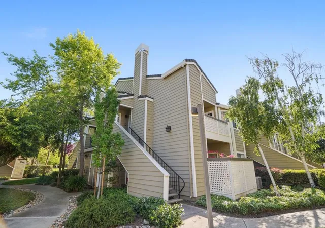 Photo 2 of Condo for sale at 5940 Bridgeport Lake Way, San Jose, CA 95123 | MLS# ML82063823 | Listing updated on 2026-10-12