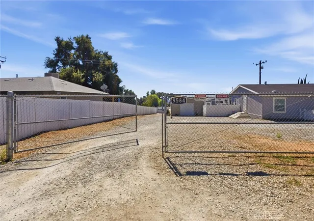 Photo 3 of Manufactured home for sale at 9584 Avenida Miravilla, Cherry Valley, CA 92223 | MLS# CV26217740 | Listing updated on 2026-10-08