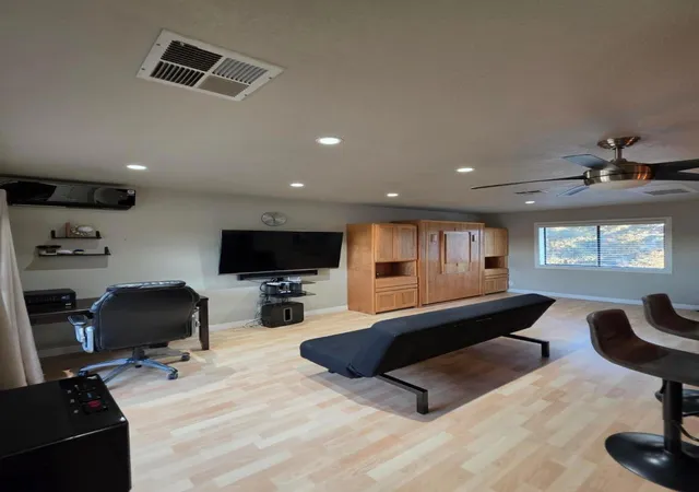 Photo 3 of Condo for sale at 284 Stonegate Cir, San Jose, CA 95110 | MLS# ML82063846 | Listing updated on 2026-10-09