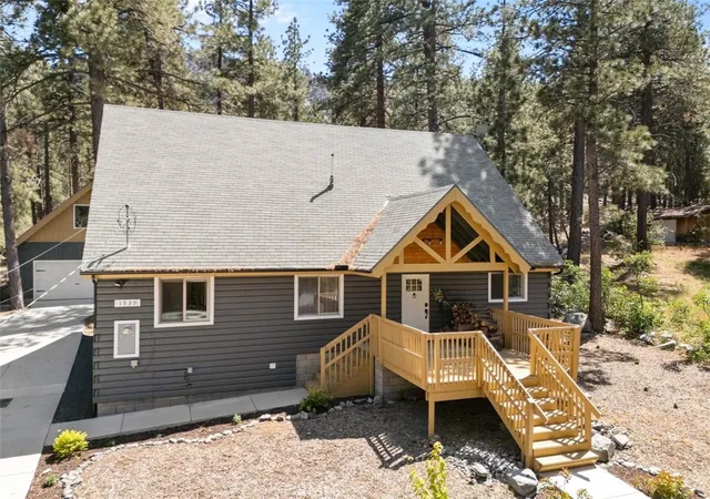 Single family home for sale at 1535 Linnet, Wrightwood, CA 92397 | MLS# HD26148768