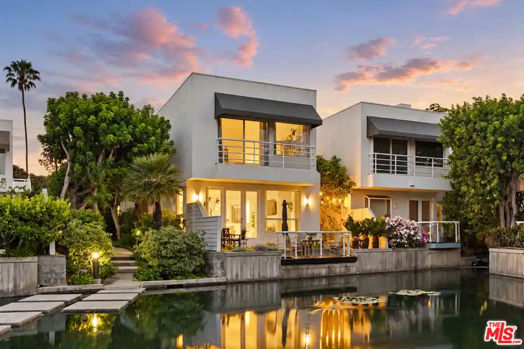 Photo 1 of Townhouse for sale at 610 Harbor St #1, Venice, CA 90291 | MLS# 26997501 | Listing updated on 2026-10-17