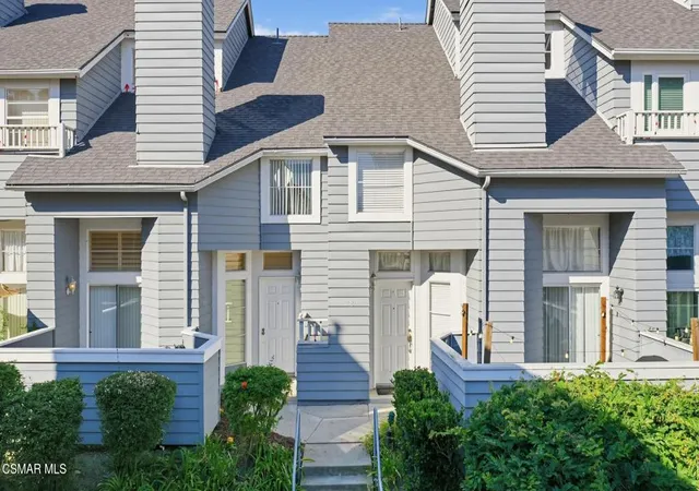 Photo 3 of Townhouse for sale at 1086 Stravinsky Ln #102, Ventura, CA 93003 | MLS# 226004777 | Listing updated on 2026-10-09