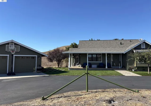 Photo 2 of Single family home for sale at 1905 Marciel, Livermore, CA 94551 | MLS# 41150549 | Listing updated on 2026-10-07