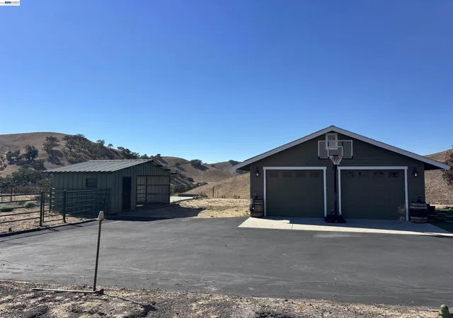 Photo 3 of Single family home for sale at 1905 Marciel, Livermore, CA 94551 | MLS# 41150549 | Listing updated on 2026-10-07