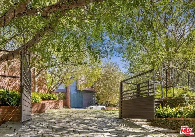 Photo 2 of Mansion for sale at 3350 Stoneridge Ln, Los Angeles, CA 90077 | MLS# 26998035 | Listing updated on 2026-10-08
