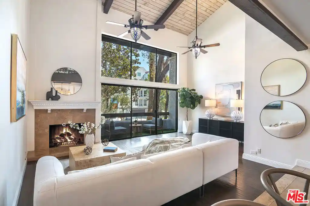 Listing Photo 1 - Condo for sale in 1925 S Beverly Gln Blvd located at 1925 S Beverly Gln Blvd, Los Angeles, CA 90025 - Unit #39