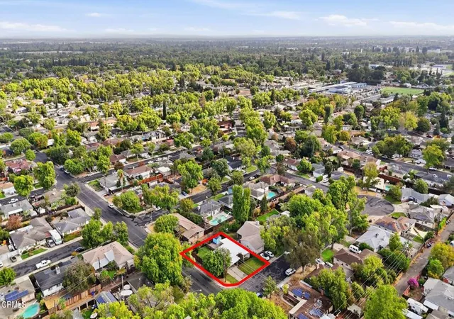Photo 4 of Single family home for sale at 1417 Cherrywood Dr, Modesto, CA 95350 | MLS# V1-39147 | Listing updated on 2026-10-30