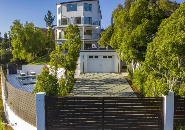 Single family home for sale at 290 Lake Sherwood Dr, Lake Sherwood, CA 91361 | MLS# 226004785