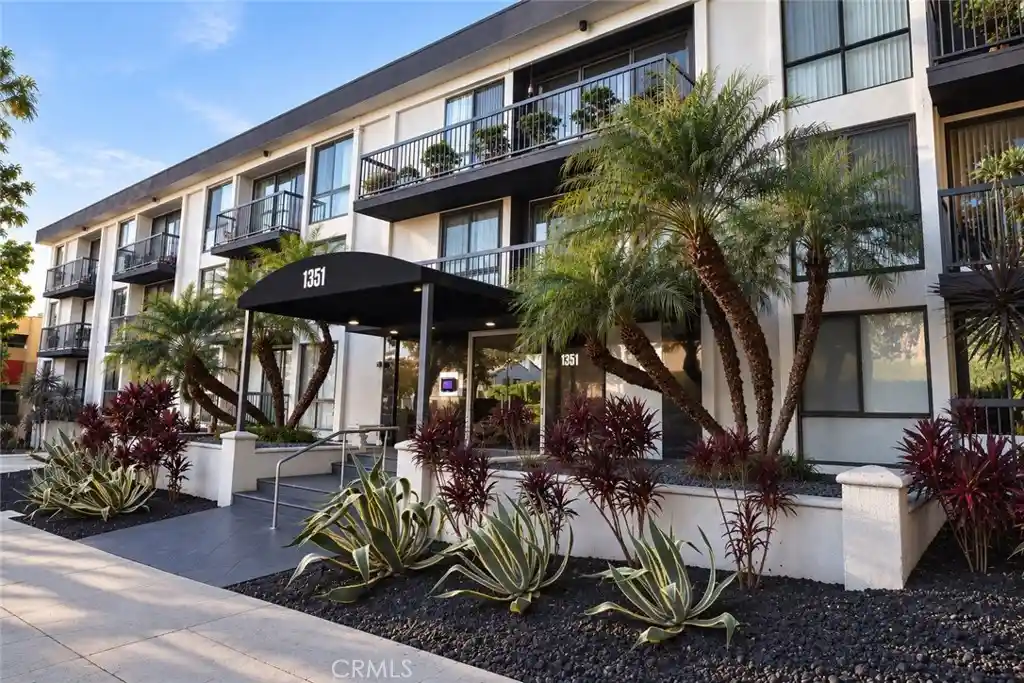 Condo for sale at 1351 N Crescent Hts #308, West Hollywood, CA 90046 | MLS# GD26217207