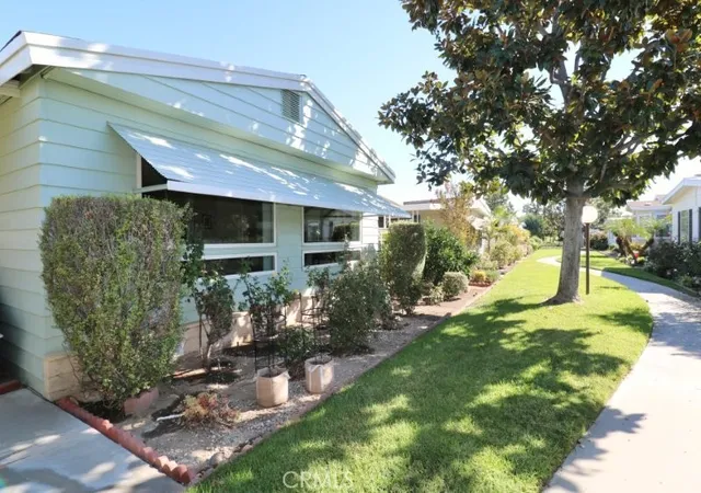 Photo 3 of Manufactured home for sale at 16742 Lake Knoll Ln #187, Yorba Linda, CA 92886 | MLS# OC26218708 | Listing updated on 2026-10-09