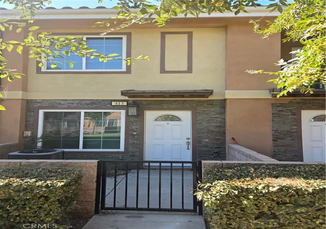 Listing Photo 1 - Condo for sale in building located at 16408 Valencia, Fontana, CA 92335