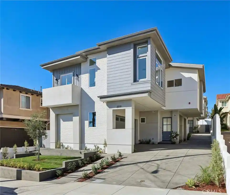 Photo 1 of Townhouse for sale at 2019 Huntington Ln #A, Redondo Beach, CA 90278 | MLS# SB26217781 | Listing updated on 2026-10-22